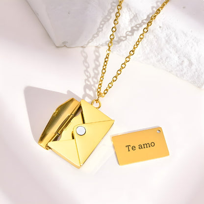 Collar con colgante en forma de sobre personalizable