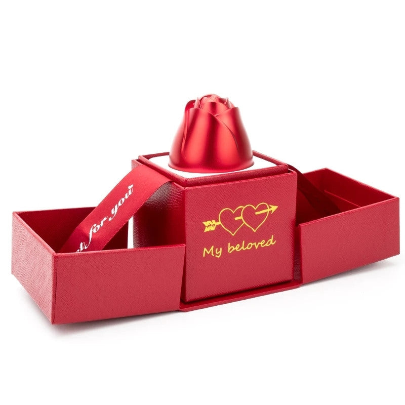 Collar con  Trébol de cuatro corazones + Caja de Rosa