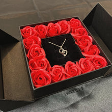 Cargar imagen en el visor de la galería, Set de Collar + Caja de Rosas